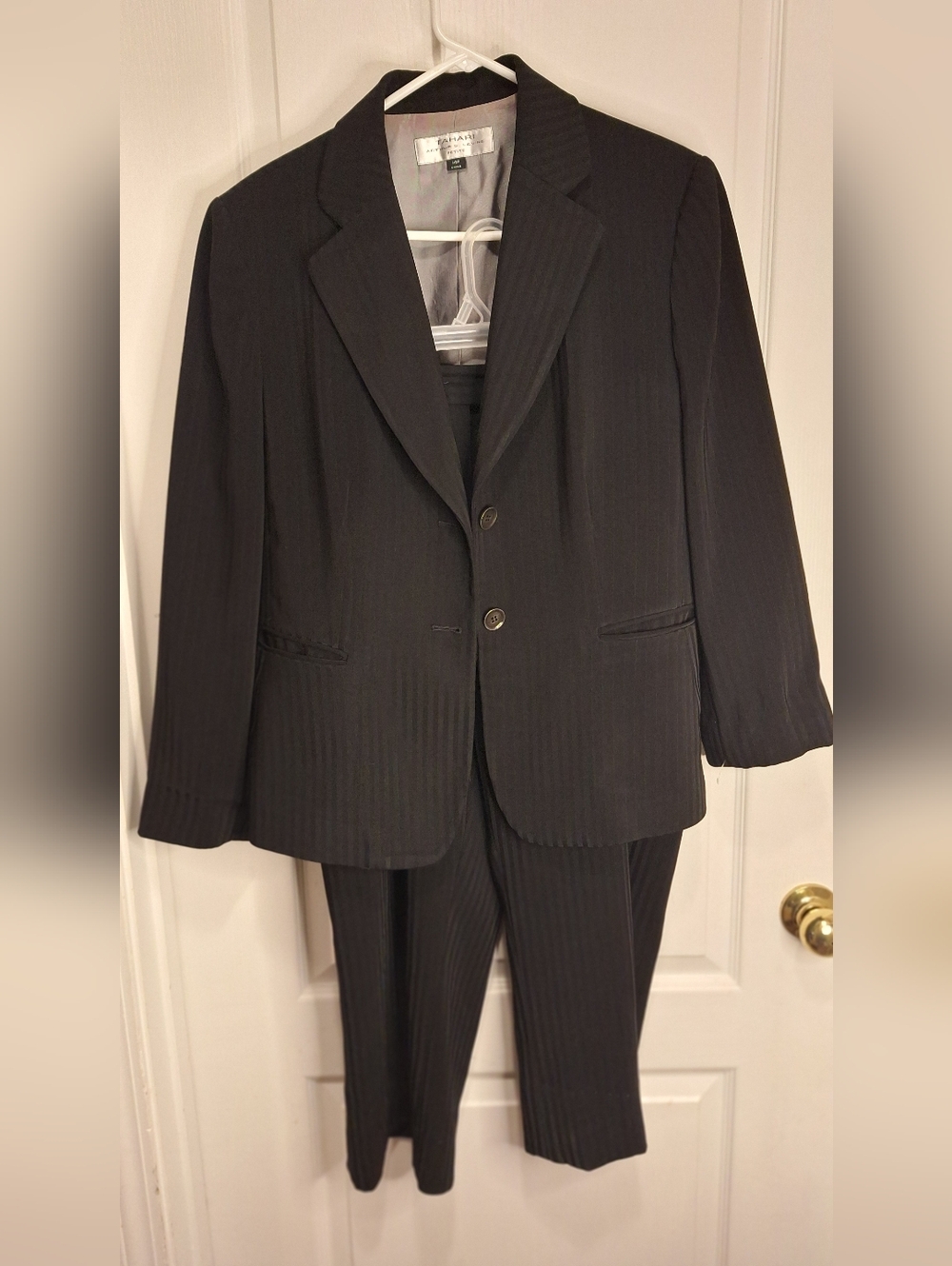 TAHARI ARTHUR S. LEVINE /  Black Pinstripe Women's Pantsuit - Classic Two-Piece